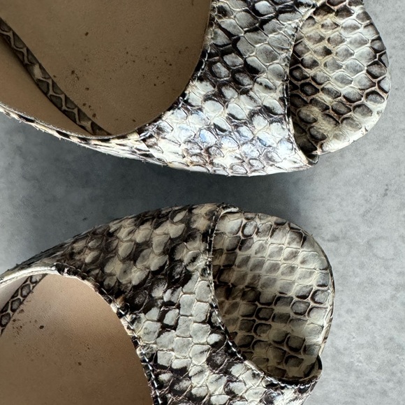 Jimmy Choo Women's Snakeskin Peep Toe Heels - 6.5 - Picture 4 of 11